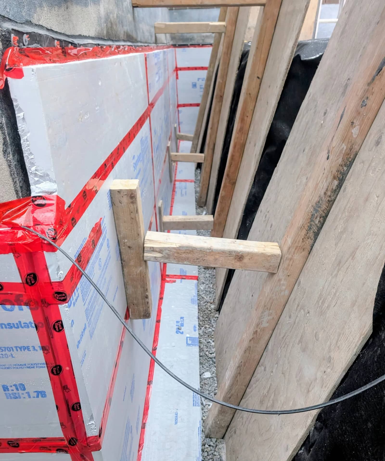 Exterior waterproofing work for foundation protection